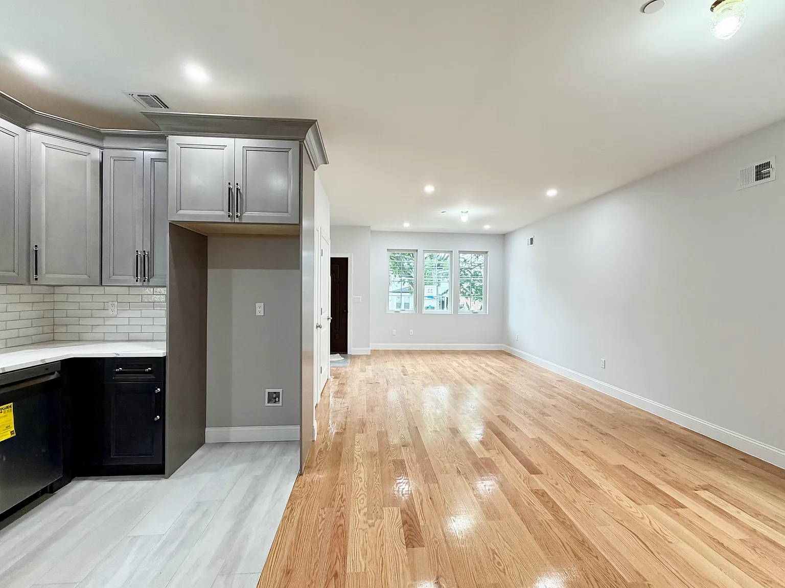 22 Hope Ave — Photo 4