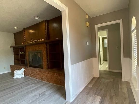 2nd image of 2416 Oriole St