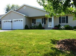 3 Acorn Dr E, Broad Brook, CT 06016