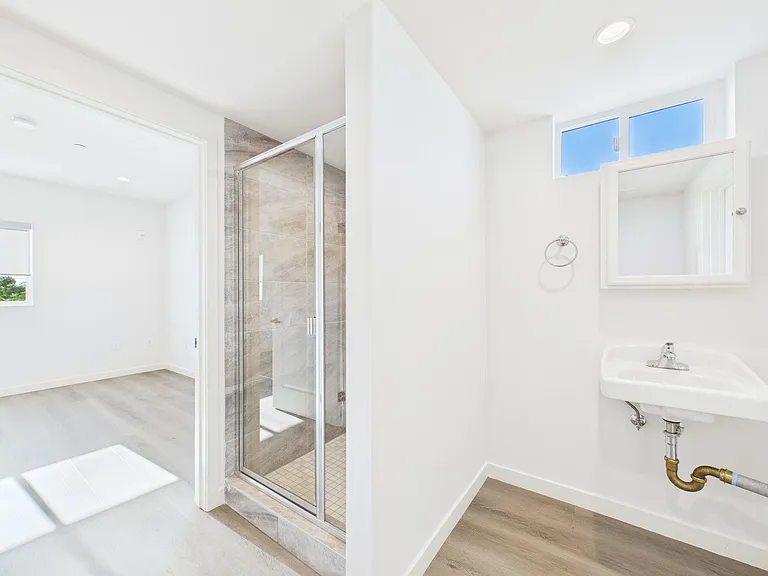 5501 Laurel Canyon Blvd — Photo 20