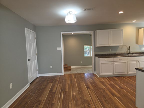 3rd image of 224 Raney Pl