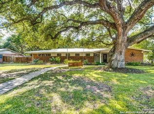 100 Carolwood Dr, Castle Hills, TX 78213