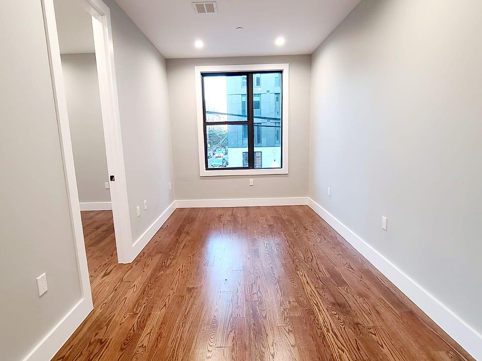 1st image of 2422 Grand Ave #2