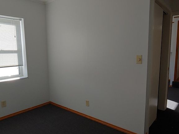 2nd Bedroom w/4' closet