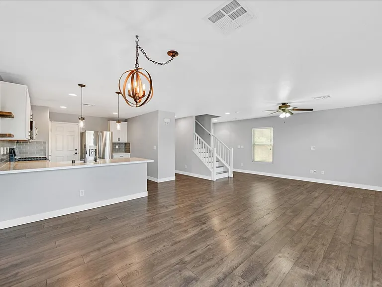 7912 Ivy Run St — Photo 4