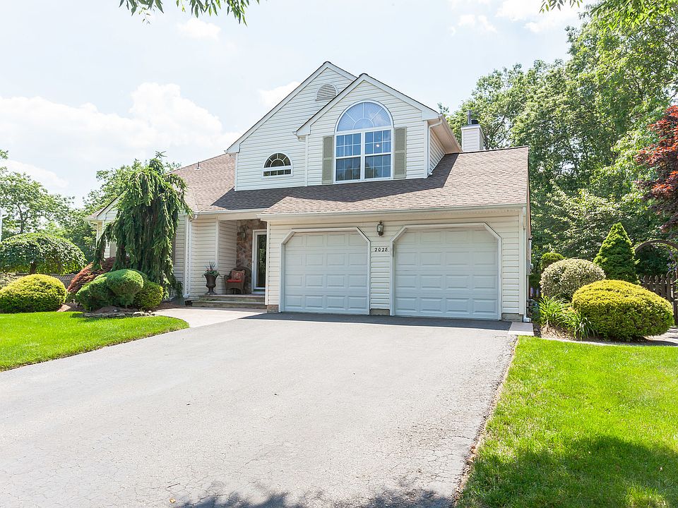 1st image of 2028 Longewood Ln