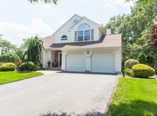 2028 Longewood Ln, Toms River, NJ 08755