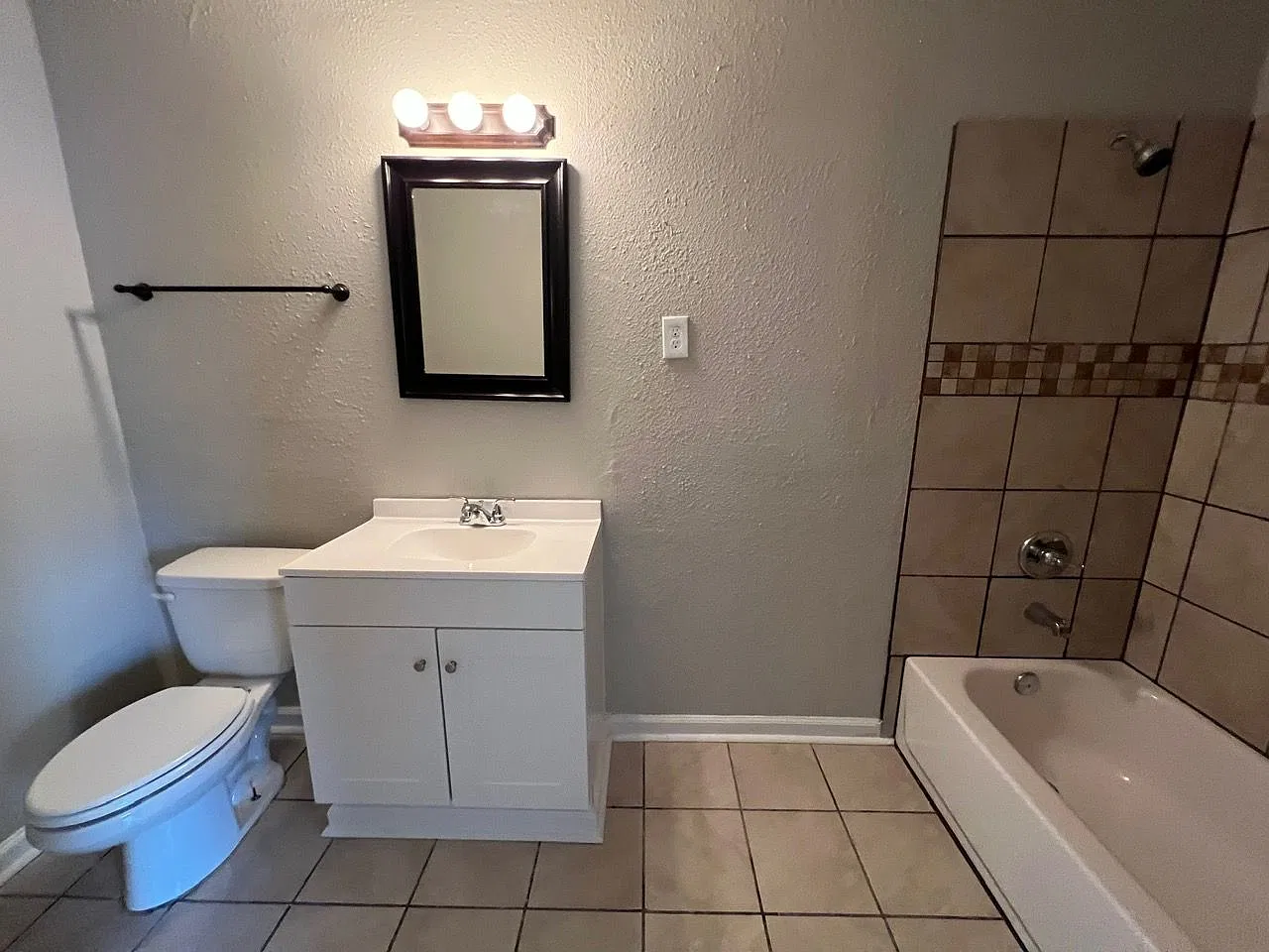 3942 Maynard Dr — Photo 3
