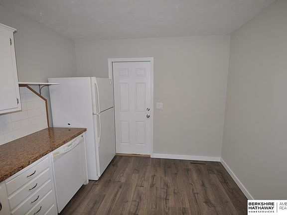 4th image of 7413 Lillian Ave