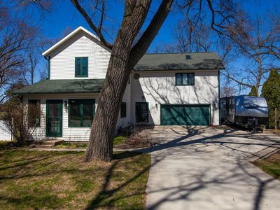 300 Lincoln AVENUE, Mukwonago, WI, 53149
