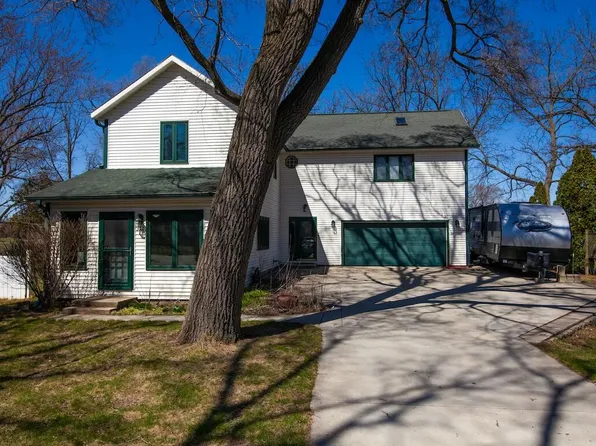 300 Lincoln AVENUE, Mukwonago, WI 53149