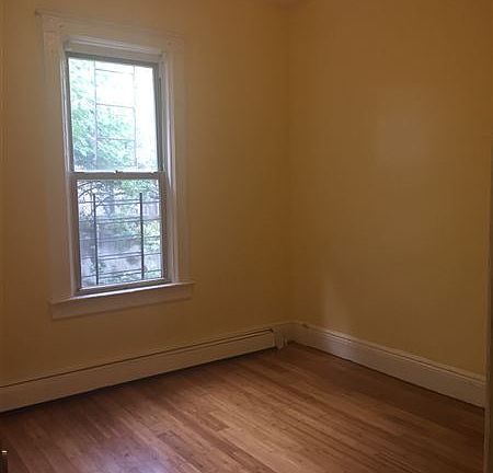 4th image of 679 E 21st St