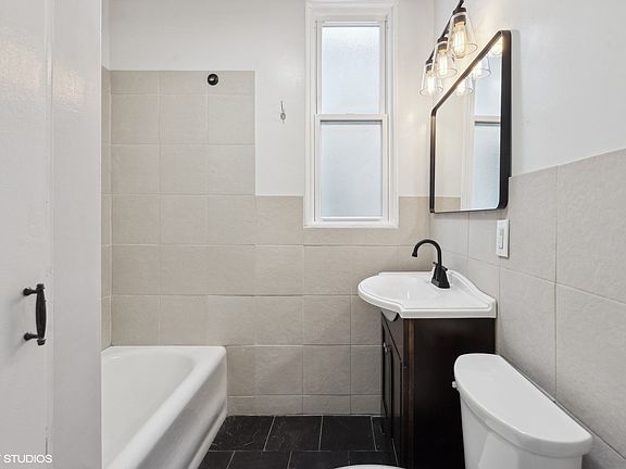 5th image of 1443 W Oakdale Ave #3