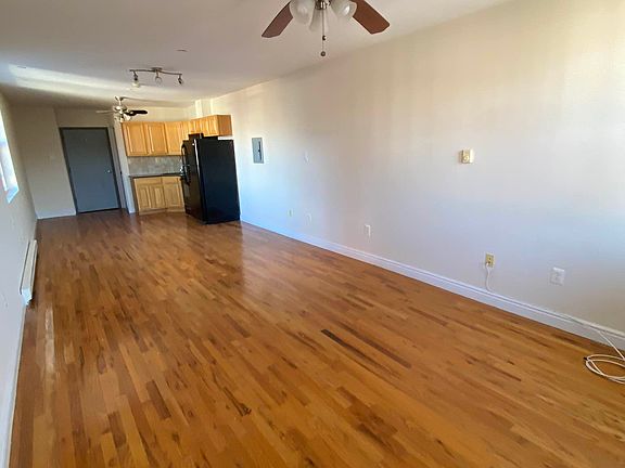 3rd image of 306 Bond St #3C