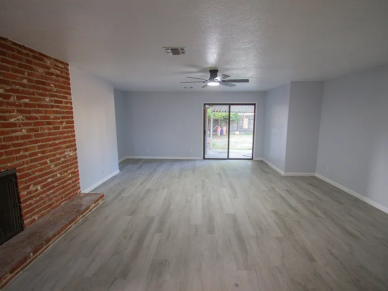 1434 Fordham Ave — Photo 8