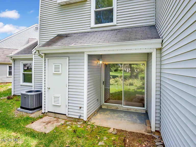 6 Stowe Ct — Photo 29
