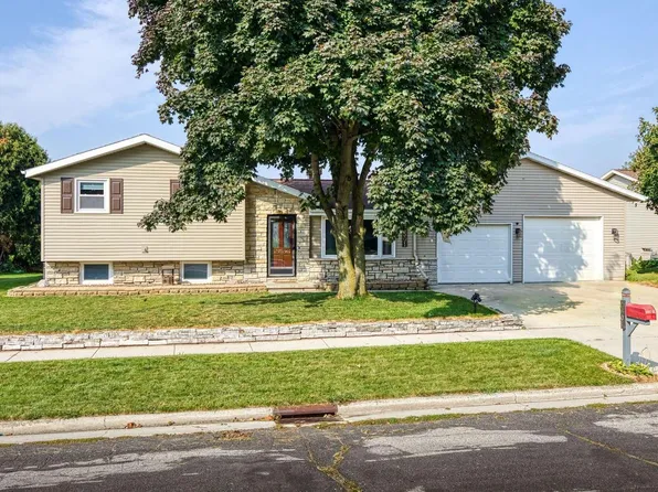 2301 Cindy LANE, New Holstein, WI 53061