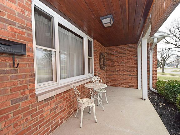 2nd image of 609 Dorset Dr