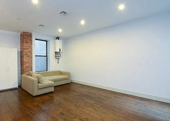 Rented by Brickview NYC Realty NYV LLC | media 2