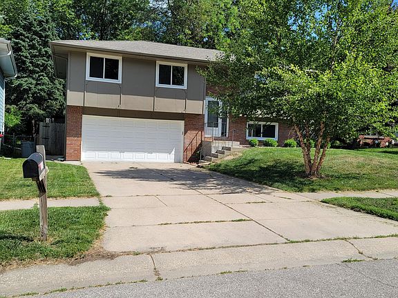 2nd image of 2301 Wildwood Pl