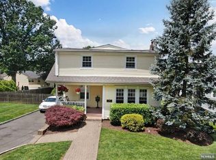 97 Elizabeth St, Oradell, NJ 07649