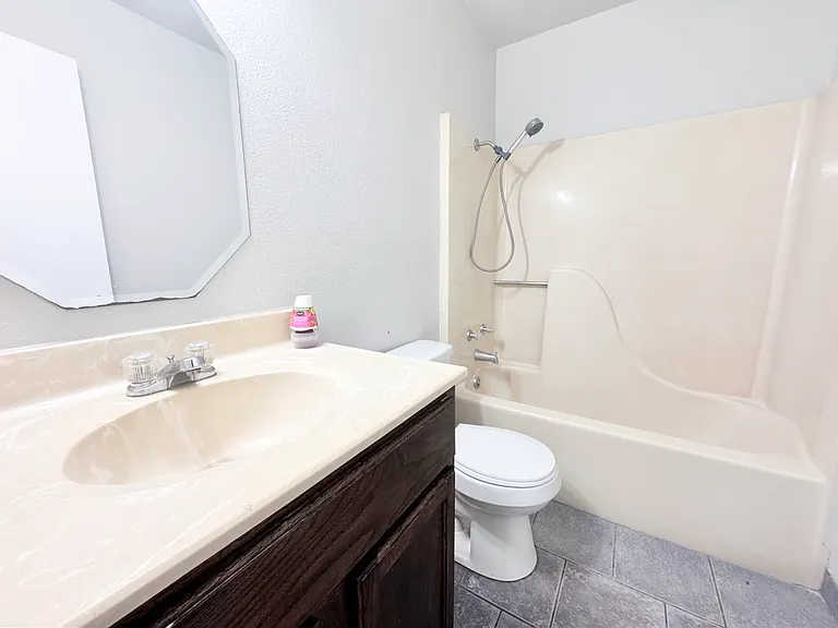 922 W Oak Ave #3 — Photo 12