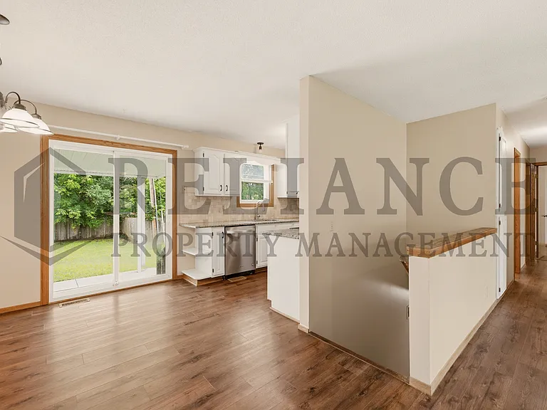 516 N Lakeside Dr — Photo 19