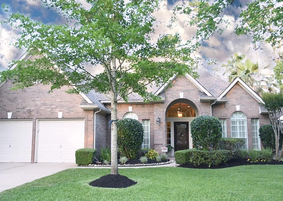 Welcome home to 14430 Light Falls Ct nestled on a cul-de-sac street in the established neighborhood of Northlake Forest!