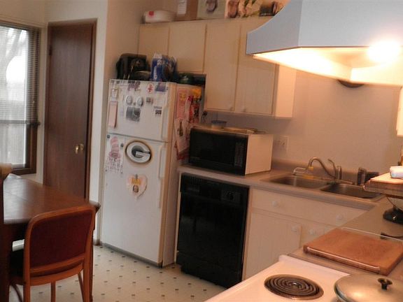 5th image of 145 N Lakewood Gdns