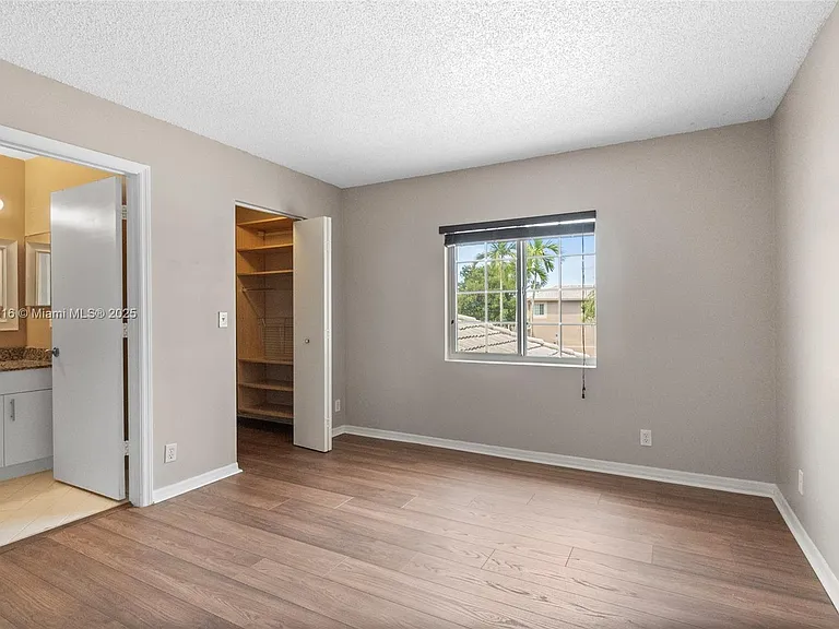 2082 Madeira Dr — Photo 5