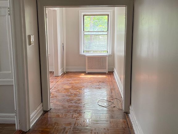 Foyer/entry and dining room