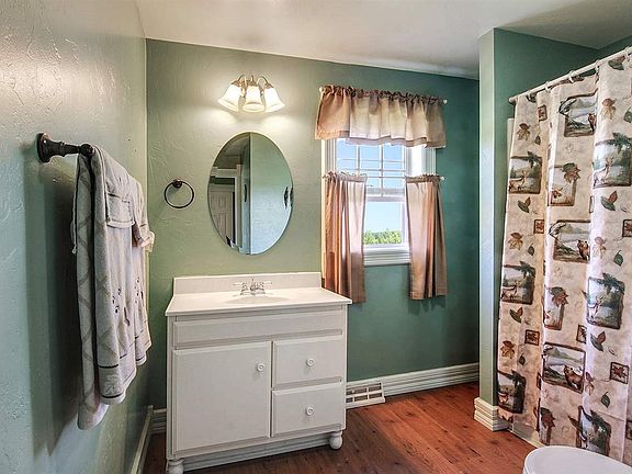 Main floor full bath