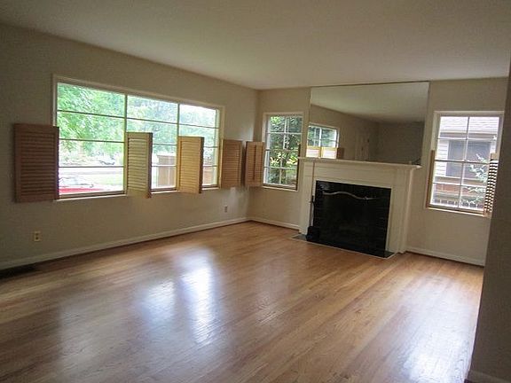 Living Room w/lots of light