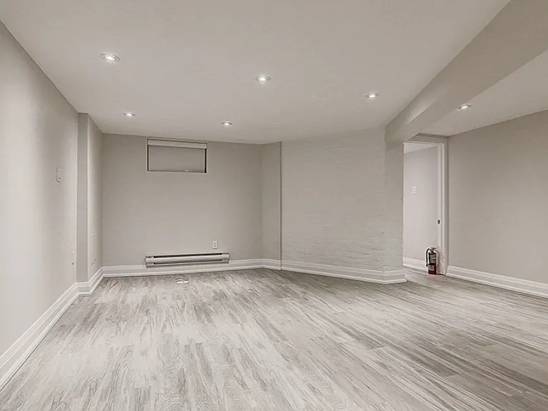 454 Markham St #LOWER — Photo 5