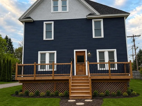 11 1st St, Oxford, MI 48371