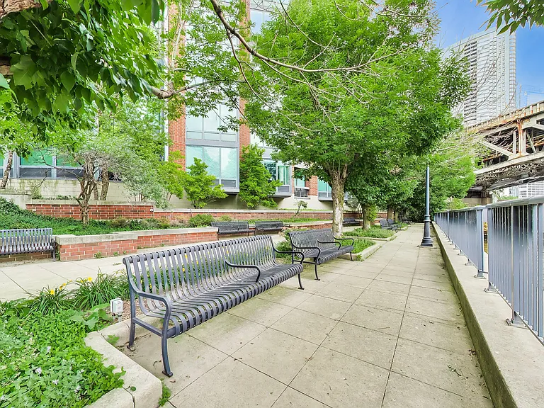 600 N Kingsbury St #809 — Photo 25