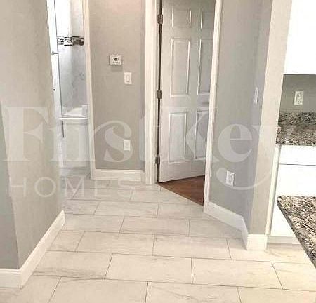 4th image of 727 Downer Ave S
