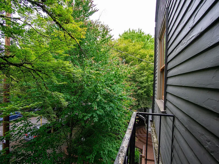2268 NW Johnson St #6 — Photo 10