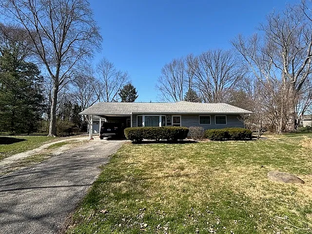 112 Park Ln photo 1