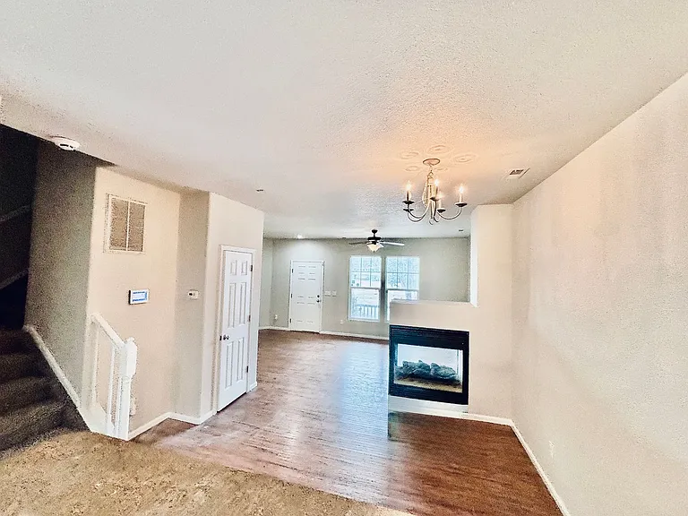2521 Shannara Grv — Photo 3