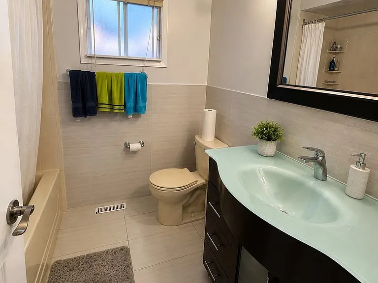 37 Royal Colwood Ct #UPPER LEVEL — Photo 7