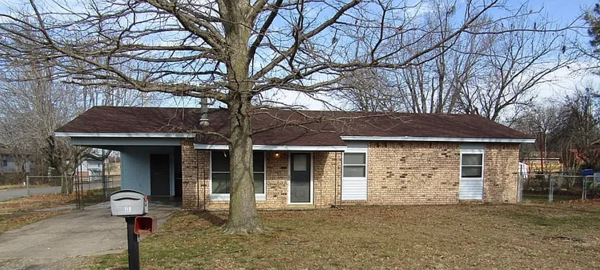 3 bed, 1050 sqft, $1,195 — Photo 1