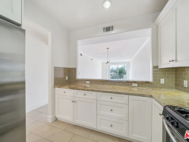 1050 S Holt Ave #404 — Photo 6