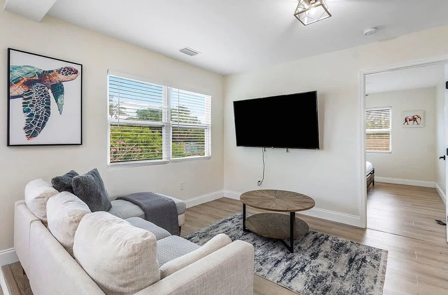 2 bed, 1.0 bath, $4,343 — Photo 4