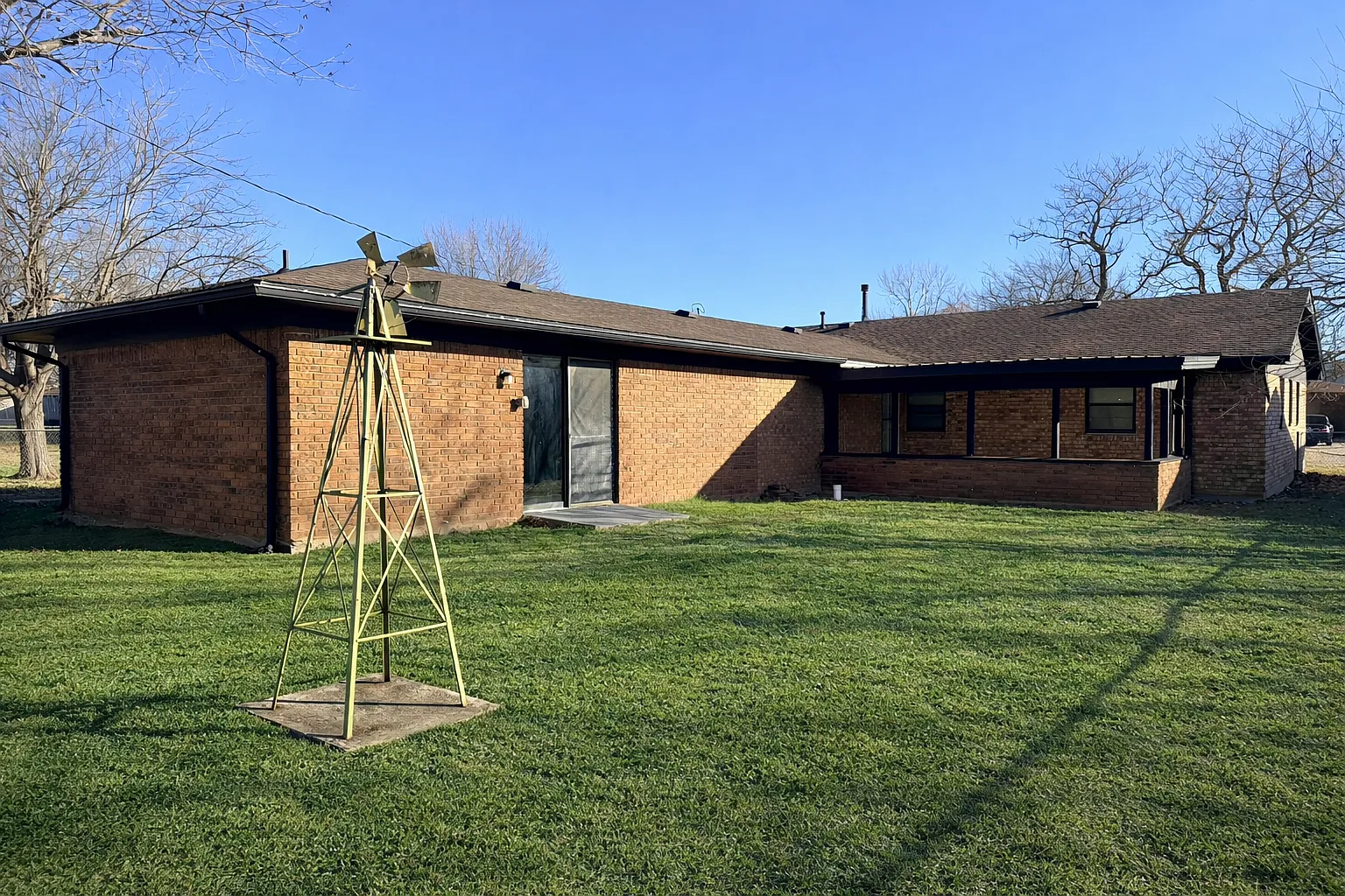 4 bed, 1965 sqft, $1,800 — Photo 2