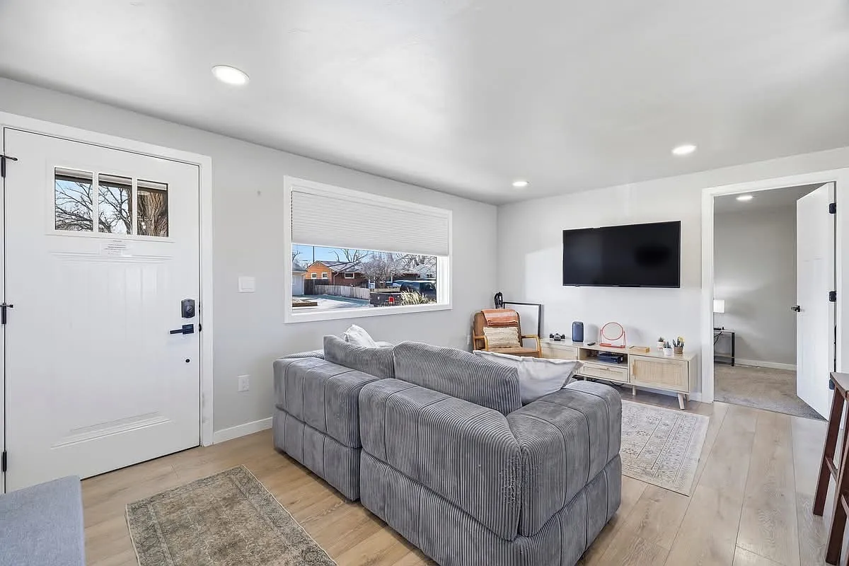 2 bed, 904 sqft, $1,600 — Photo 1