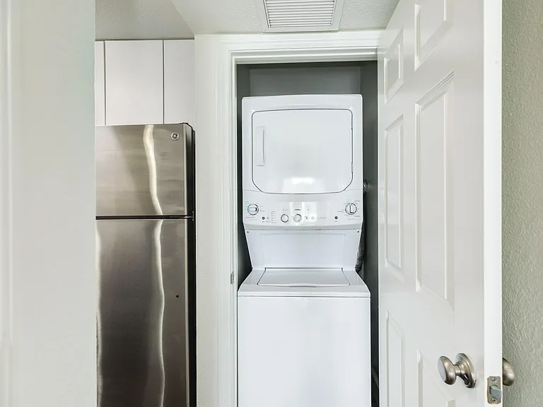 7098 N Holiday Dr — Photo 14