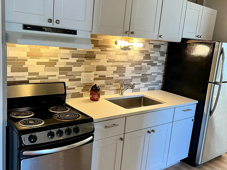 1717 Summit St #1E — Photo 2
