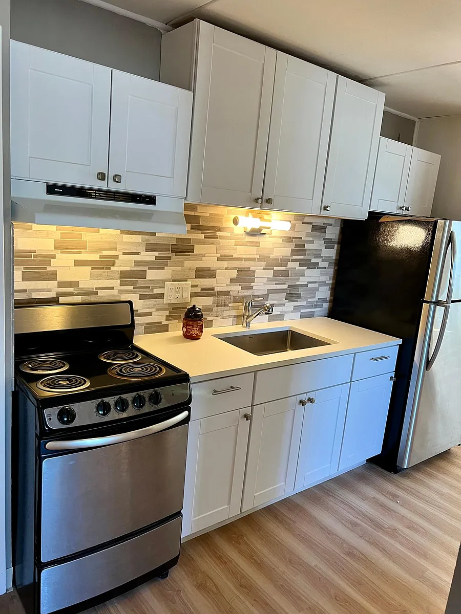 Building Photo - 1717 Summit St #1E