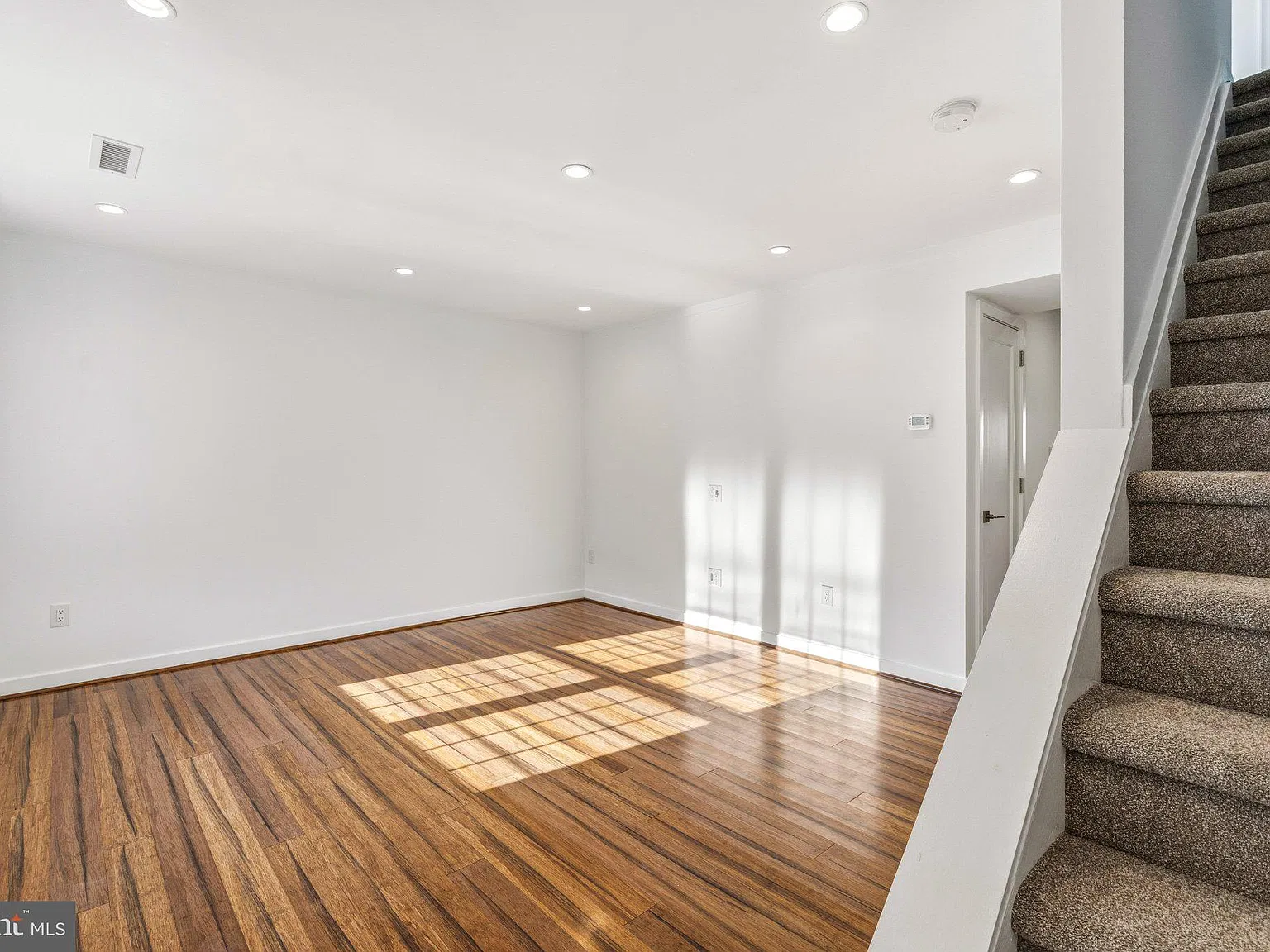3 bed, 1.5 bath, 1188 sqft, $2,500 — Photo 3
